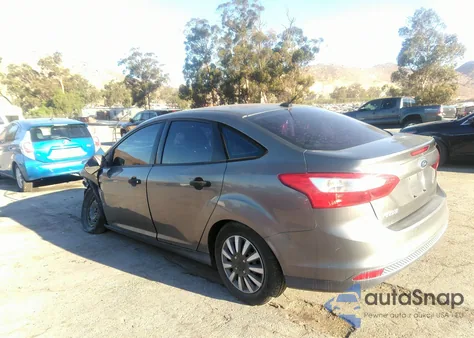 2014 Ford Focus S z USA, uszkodzony, nr VIN 1FADP3E22EL407791